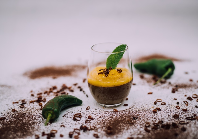 CHILI-SCHOKO-MOUSSE mit Mangospiegel | Vorarlberger Mehl